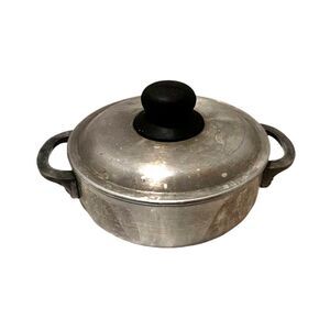 Vintage Imusa Casserole Dish Round with Lid Aluminum With Handles